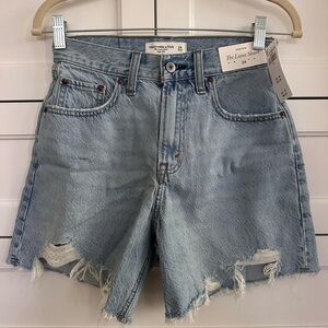 Abercrombie & Fitch Women’s high rise loose shorts Light Size 24 New with tags.